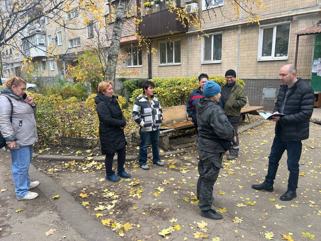 По поручению Главы ДНР Дениса Пушилин 07.11.2025 по адресу: г. Донецк, проспект Ленинский, 25 состоялась встреча с жителями, на которой присутствовал заместитель руководителя Управы Ленинского внутригородского района... По поручению Главы ДНР Дениса Пушилин 07.11.2025 по адресу: г. Донецк, проспект Ленинский, 25 состоялась встреча с жителями, на которой присутствовал заместитель руководителя Управы Ленинского внутригородского района...