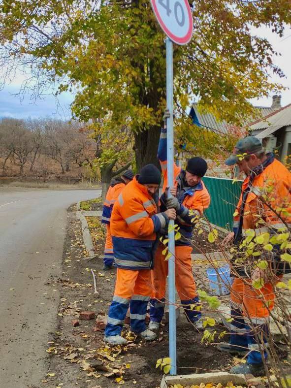 Александр Бондаренко: Продолжаем работы по установке дорожных знаков на дорогах общего пользования для обеспечения безопасности дорожного движения Александр Бондаренко: Продолжаем работы по установке дорожных знаков на дорогах общего пользования для обеспечения безопасности дорожного движения