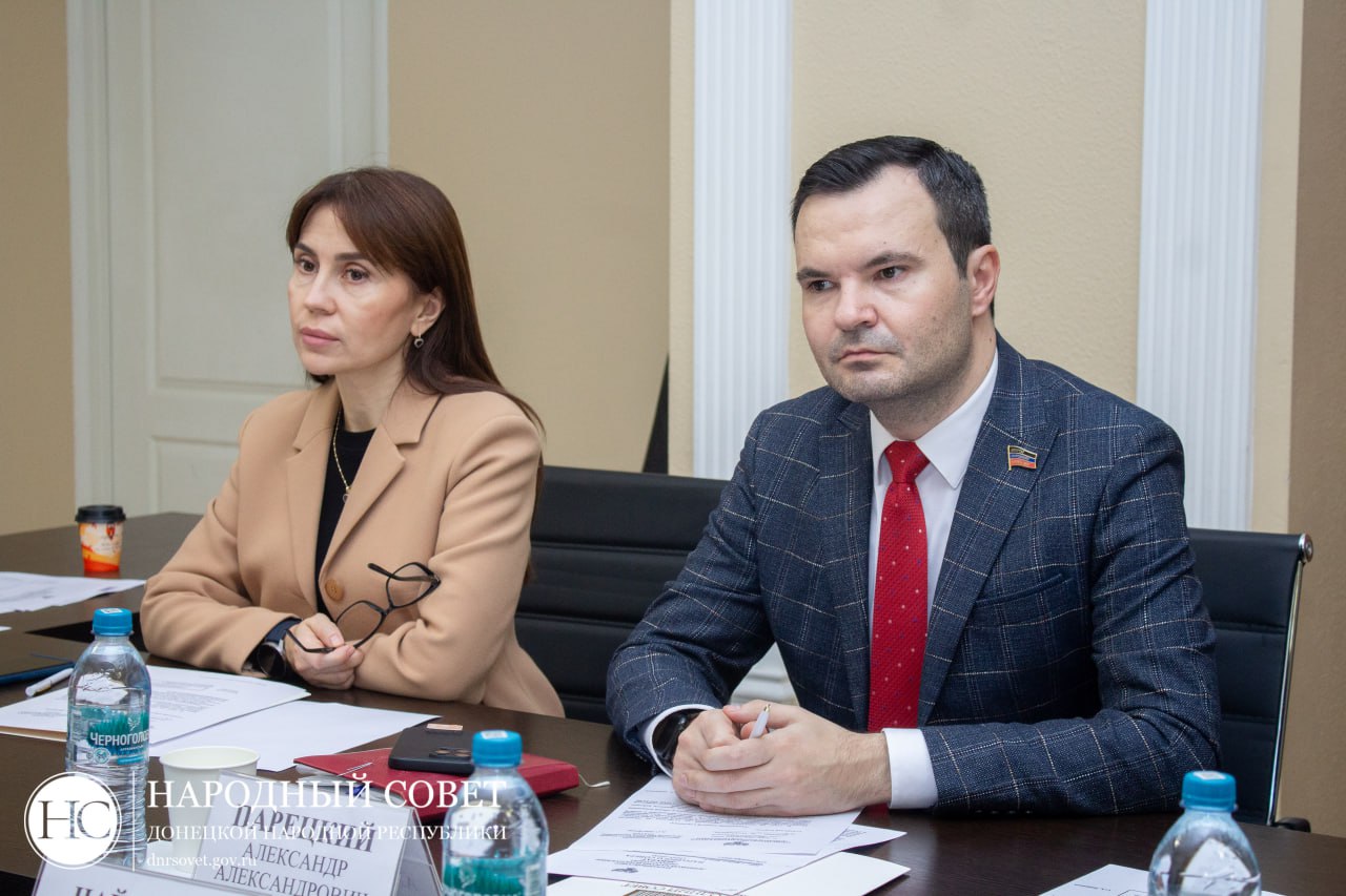 В Народном Совете обсудили внедрение современной цифровой образовательной среды в учебных заведениях региона В Народном Совете обсудили внедрение современной цифровой образовательной среды в учебных заведениях региона