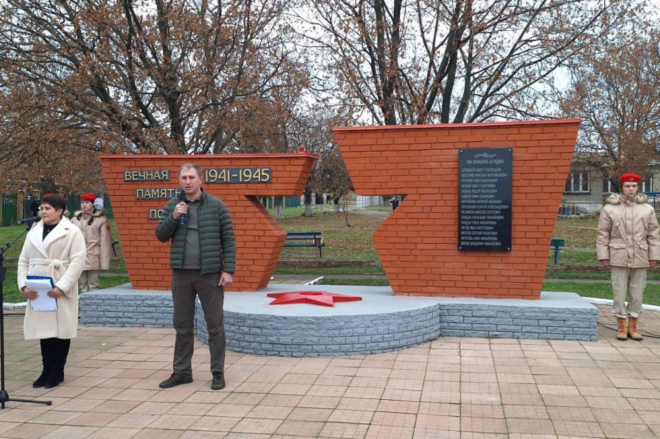 Александр Шатов: В селе Розовка открыли после ремонта памятник погибшим воинам и высадили яблони Александр Шатов: В селе Розовка открыли после ремонта памятник погибшим воинам и высадили яблони