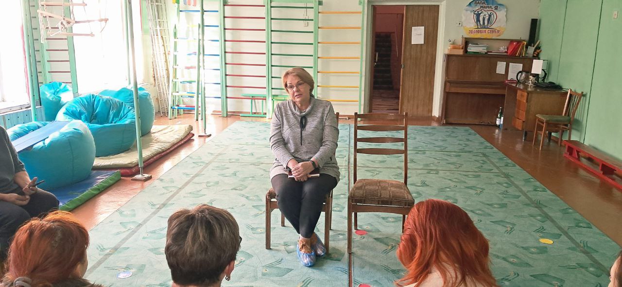 Сегодня, 7 ноября, депутат Макеевского городского совета Татьяна Репунова провела встречу с трудовым коллективом Государственного казенного дошкольного образовательного учреждения «Детский-сад № 7 комбинированного вида... Сегодня, 7 ноября, депутат Макеевского городского совета Татьяна Репунова провела встречу с трудовым коллективом Государственного казенного дошкольного образовательного учреждения «Детский-сад № 7 комбинированного вида...