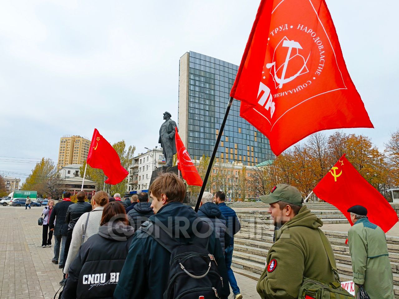 В Донецке отметили День Октябрьской революции В Донецке отметили День Октябрьской революции