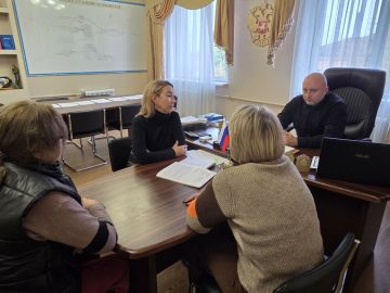 ВСТРЕЧИ С ЖИТЕЛЯМИ. 07 ноября 2025 года депутат Ясиноватского муниципального совета Донецкой Народной Республики от фракции «Единая Россия» Юрий Захаров провел встречу с жителями