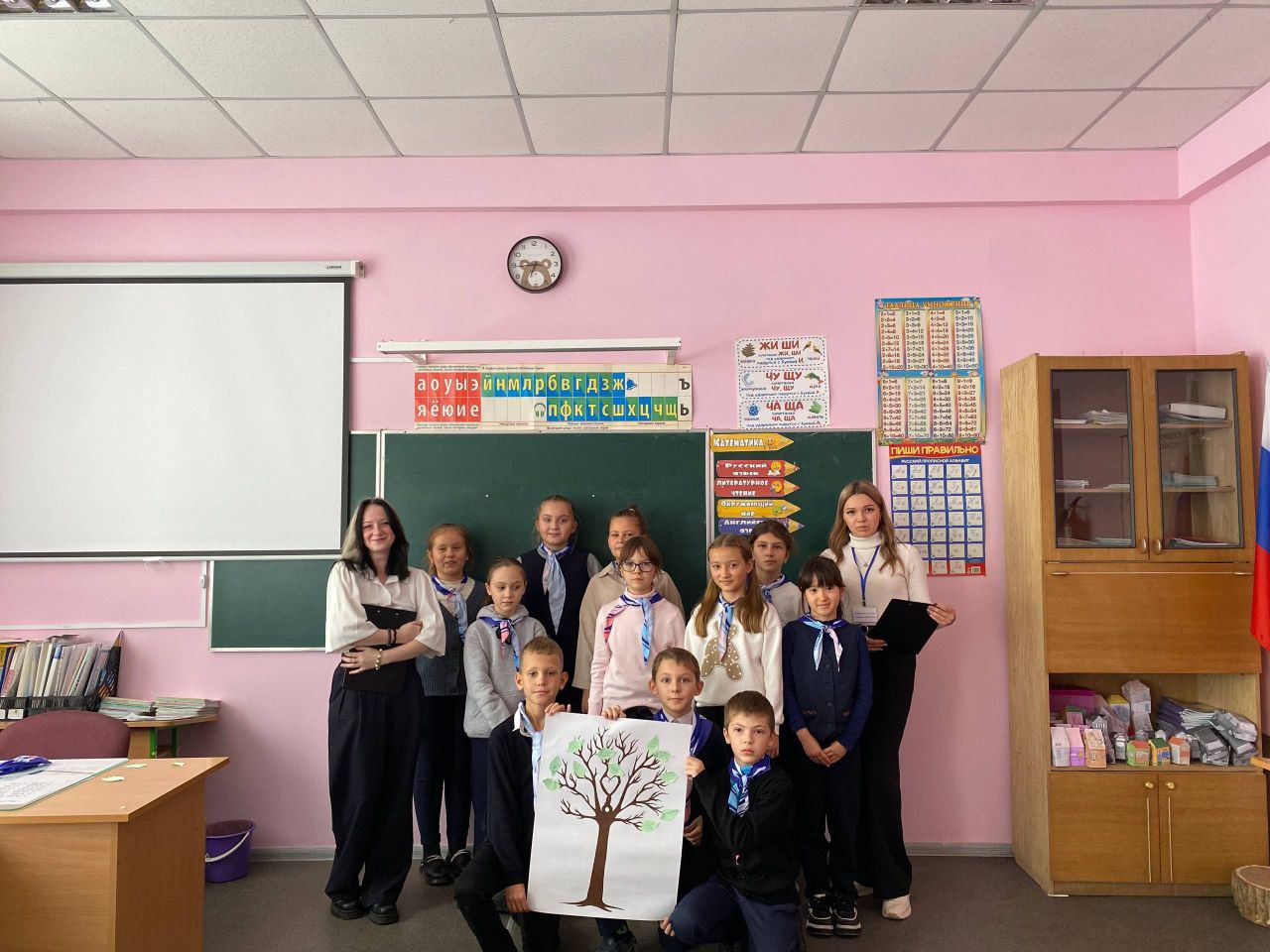 В школах городского округа Докучаевск прошли мероприятия ко Дню народного единства В школах городского округа Докучаевск прошли мероприятия ко Дню народного единства