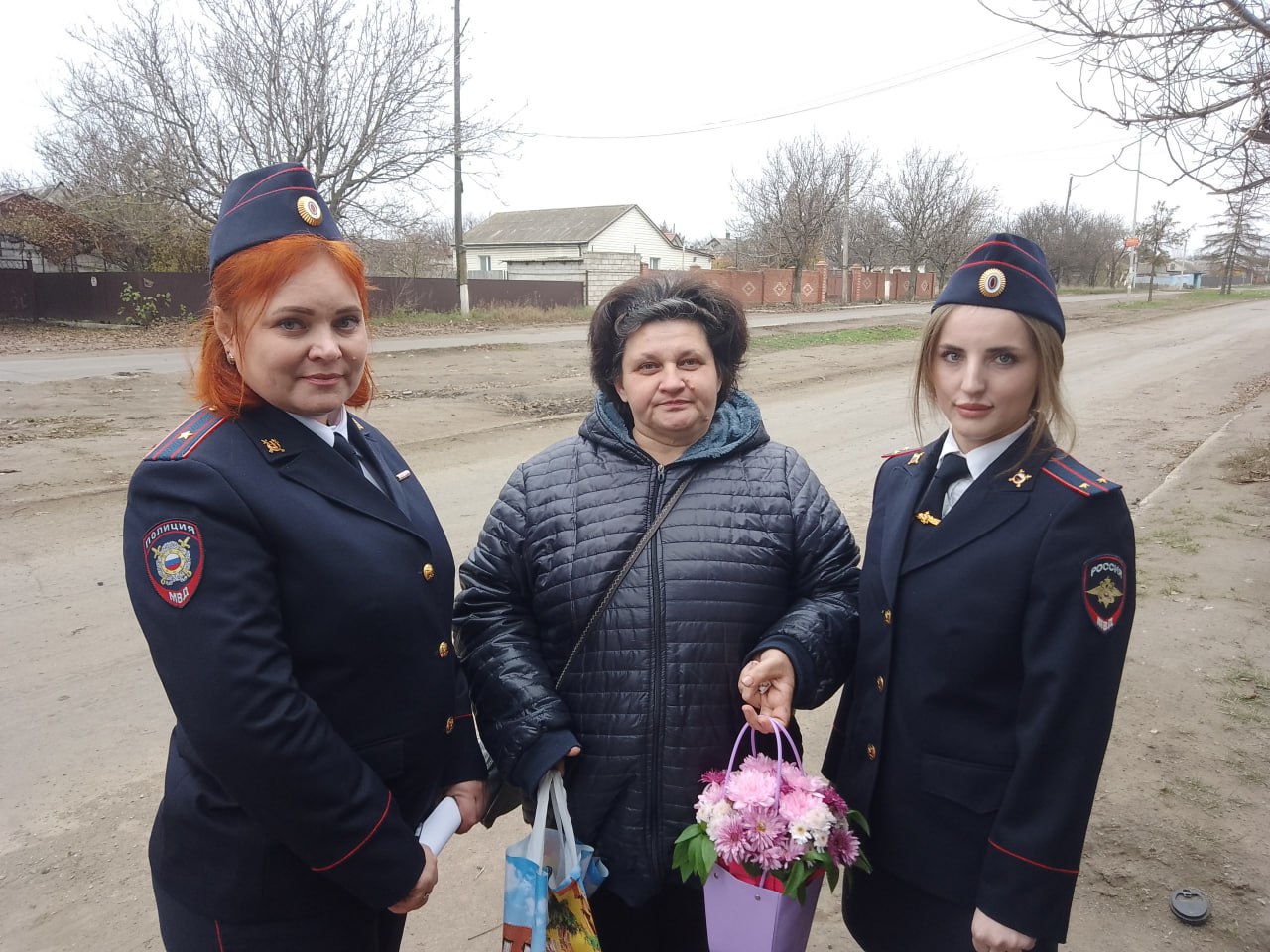 В Волновахе полицейские почтили память погибших коллег В Волновахе полицейские почтили память погибших коллег