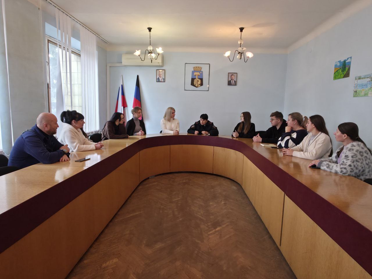 Иван Адамец: Мир без нацизма!. Сектор по делам молодёжи, культуры и спорта Управы Куйбышевского внутригородского района совместно со старшим инспектором ОДН ОУУП и ПДН ОП 6 УМВД России «Донецкое» Юлия Бровкина организовали... Иван Адамец: Мир без нацизма!. Сектор по делам молодёжи, культуры и спорта Управы Куйбышевского внутригородского района совместно со старшим инспектором ОДН ОУУП и ПДН ОП 6 УМВД России «Донецкое» Юлия Бровкина организовали...