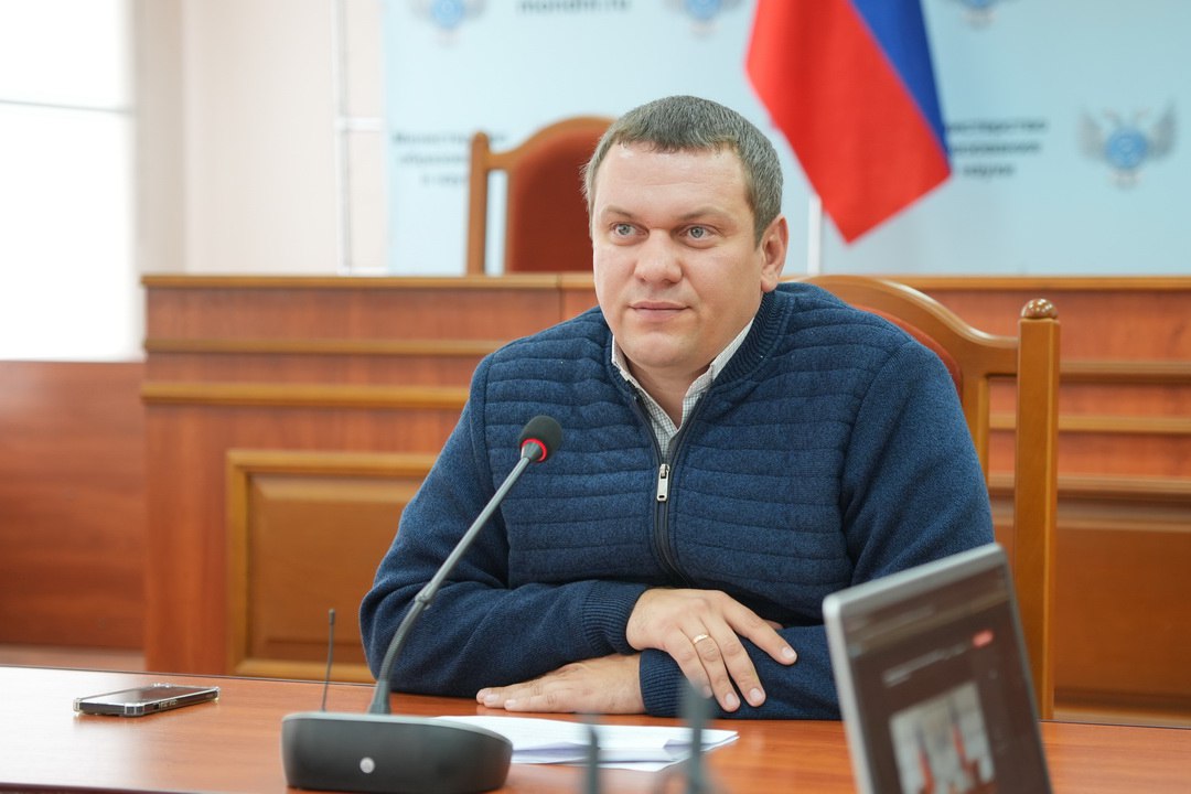 Олег Трофимов: Провел прямой эфир по вопросам образования Олег Трофимов: Провел прямой эфир по вопросам образования