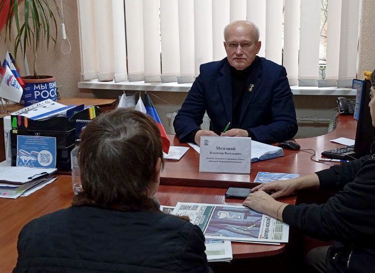 ПРИЕМ ГРАЖДАН. Депутаты Донецкого городского совета Василий Гребенюк, Роман Евстифеев, Эдуард Либерман, Владимир Мозговой, Герман Полунин и Сергей Ткаченко провели приемы граждан в отделениях Общественных приемных партии ЕР.... ПРИЕМ ГРАЖДАН. Депутаты Донецкого городского совета Василий Гребенюк, Роман Евстифеев, Эдуард Либерман, Владимир Мозговой, Герман Полунин и Сергей Ткаченко провели приемы граждан в отделениях Общественных приемных партии ЕР....