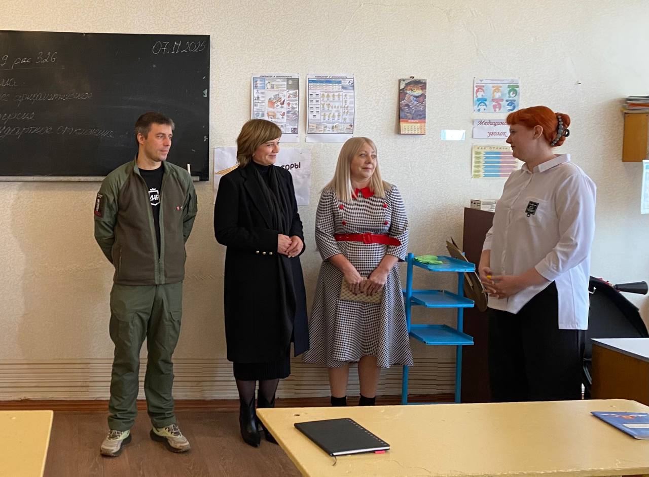 Евгений Поплавский: Сегодня совместно с советником Главы ДНР Еленой Никитиной, моим сыном Антоном Поплавским - помощником депутата Московской городской Думы и членом политической партии "Единая Россия", а также моим... Евгений Поплавский: Сегодня совместно с советником Главы ДНР Еленой Никитиной, моим сыном Антоном Поплавским - помощником депутата Московской городской Думы и членом политической партии "Единая Россия", а также моим...