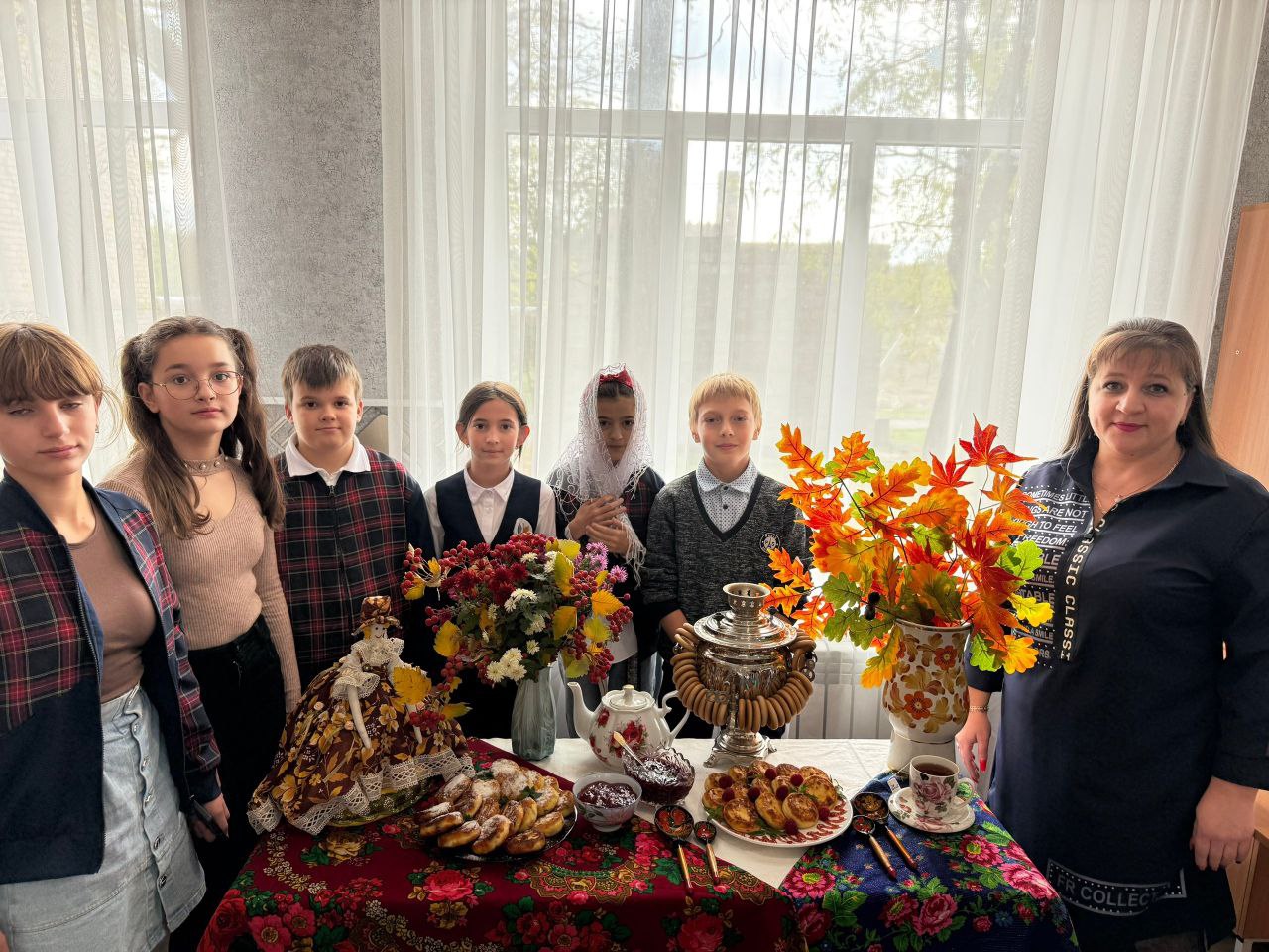 В школах городского округа Докучаевск прошли мероприятия ко Дню народного единства В школах городского округа Докучаевск прошли мероприятия ко Дню народного единства