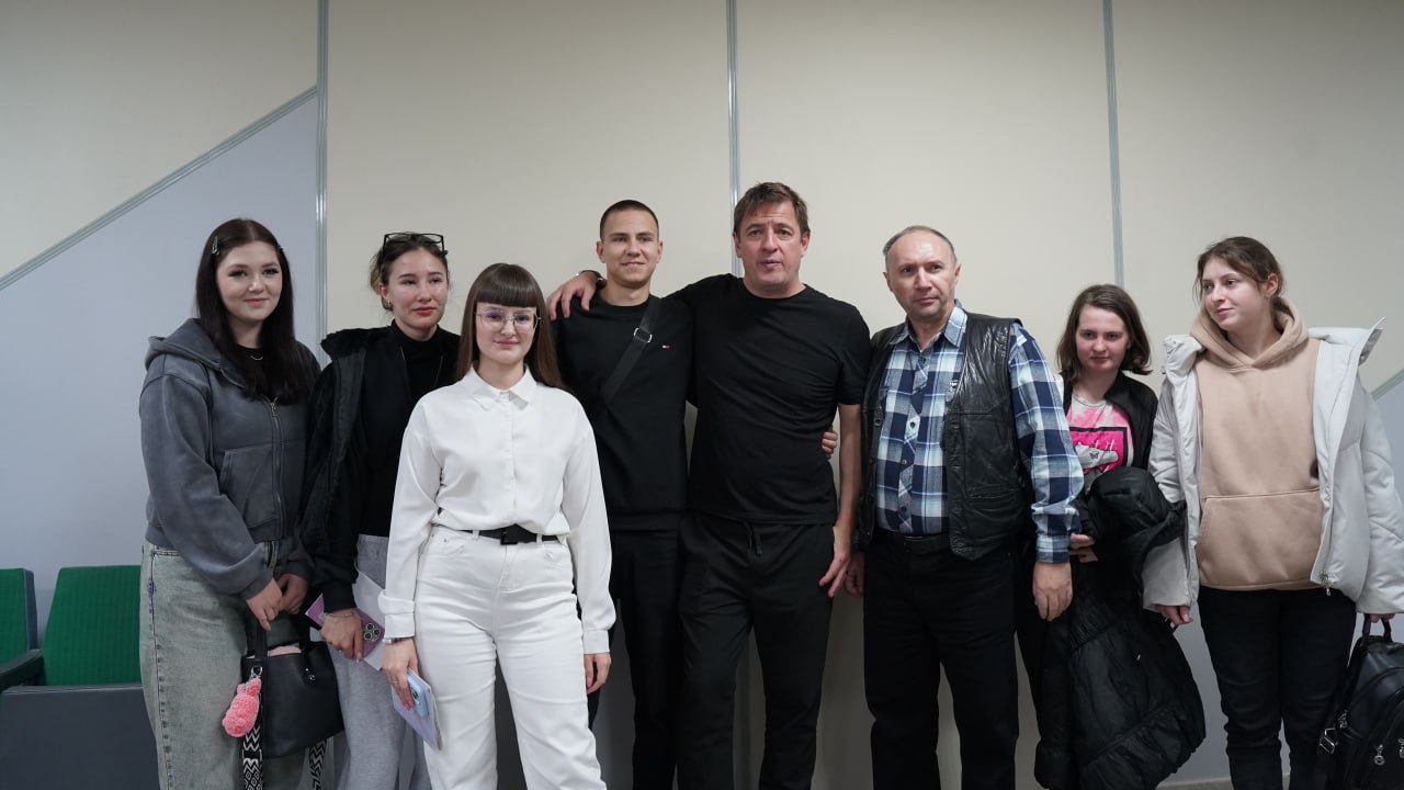 Где оживают мечты? Конечно, там, где говорят о кино! Где оживают мечты? Конечно, там, где говорят о кино!