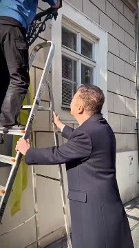 Украинские флаги срывают не только в Покровске, но и в Праге