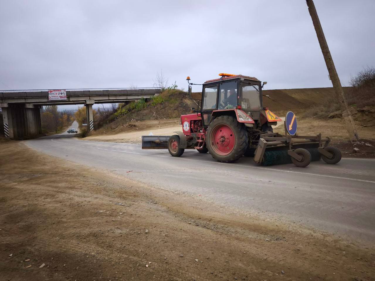 За минувшие сутки в рамках содержания автомобильных дорог общего пользования выполнили следующие работы: За минувшие сутки в рамках содержания автомобильных дорог общего пользования выполнили следующие работы: