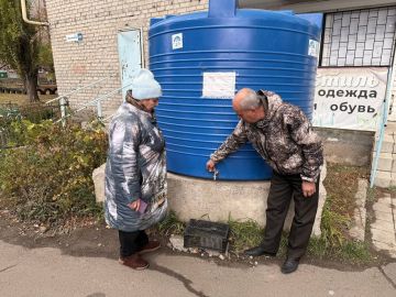 07 ноября 2025 года во исполнение поручения Главы Донецкой Народной Республики депутаты Ясиноватского муниципального совета Анна Бондарь, Валерий Аксенов и Елена Исаенко посетили места подвоза воды