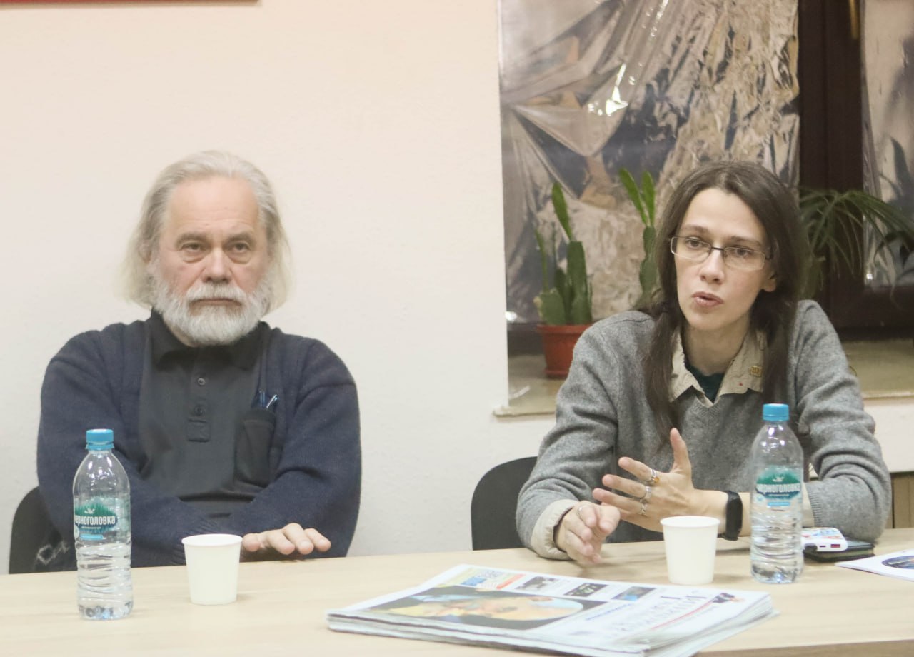 В стенах Общественной палаты ДНР состоялась встреча представителей издательства «Литературной газеты», одного из старейших и самых авторитетных литературных изданий России В стенах Общественной палаты ДНР состоялась встреча представителей издательства «Литературной газеты», одного из старейших и самых авторитетных литературных изданий России