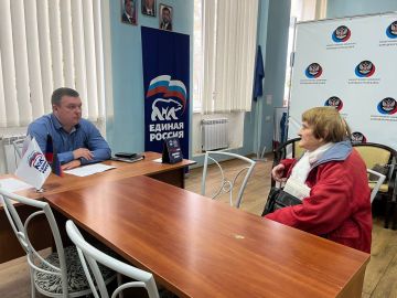 Сегодня заместитель главы Администрации муниципального образования городского округа Харцызск Виталий Легчилин провел прием граждан в общественной приемной партии «Единая Россия»