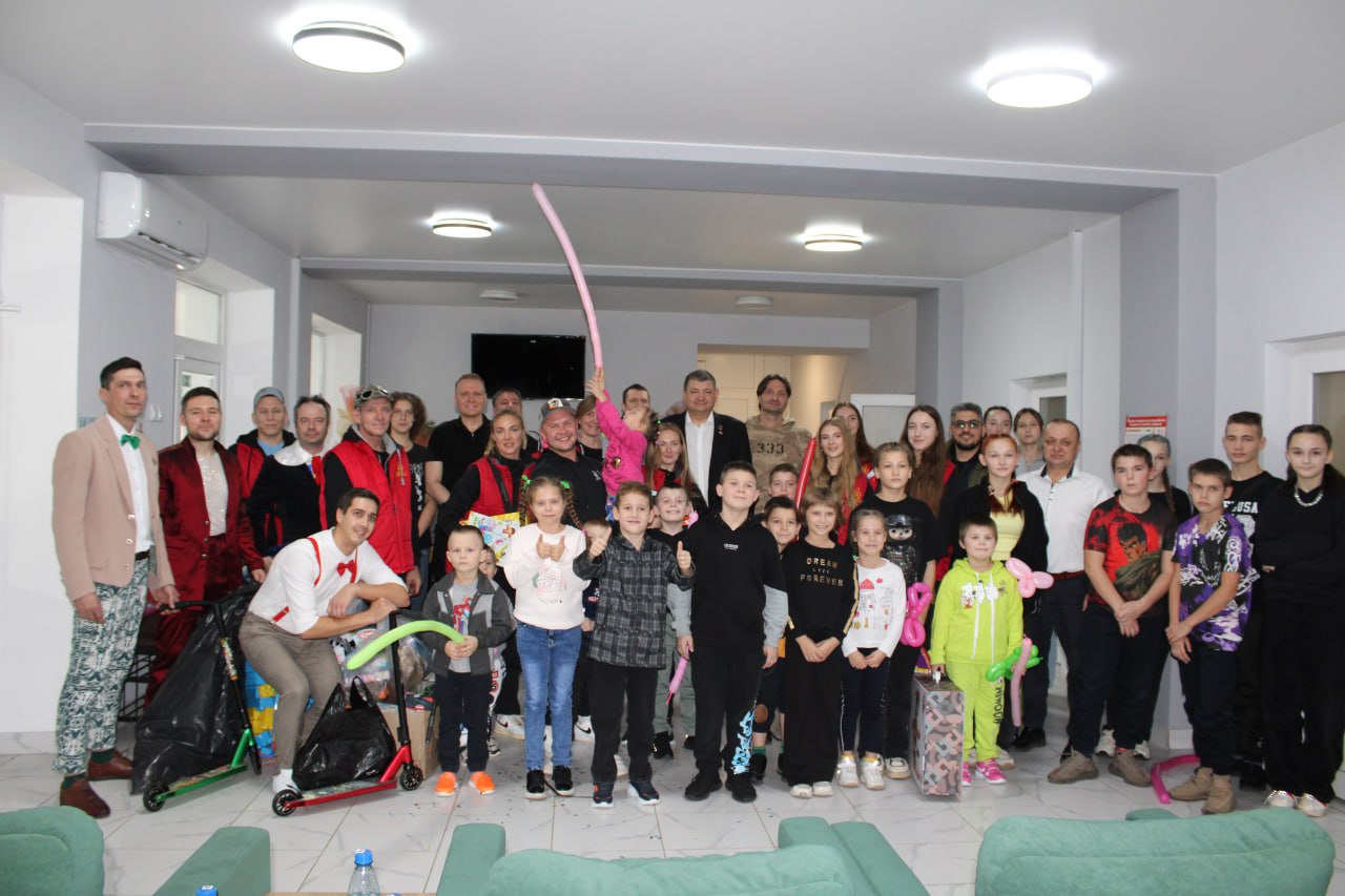 Иван Приходько: Сегодня Город воинской славы и трудовой доблести Горловку с дружеским визитом посетили представитель известной цирковой династии, народный артист Российской Федерации, генеральный директор Большого... Иван Приходько: Сегодня Город воинской славы и трудовой доблести Горловку с дружеским визитом посетили представитель известной цирковой династии, народный артист Российской Федерации, генеральный директор Большого...