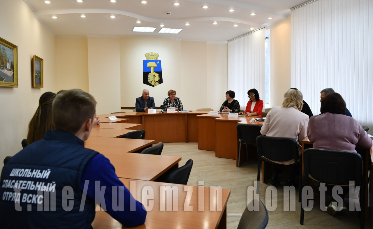 В администрации городского округа Донецк состоялась встреча, посвященная месячнику волонтерства, который Глава ДНР Денис Пушилин объявил в начале ноября В администрации городского округа Донецк состоялась встреча, посвященная месячнику волонтерства, который Глава ДНР Денис Пушилин объявил в начале ноября