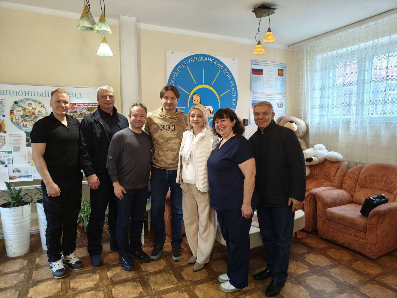 Сегодня Луганский дом ребёнка посетил всемирно известный дрессировщик Эдгард Запашный с командой Сегодня Луганский дом ребёнка посетил всемирно известный дрессировщик Эдгард Запашный с командой