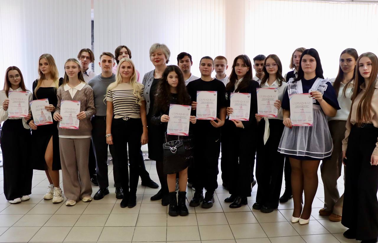 Друзья! 7 ноября Уполномоченный по правам человека в Донецкой Народной Республика Дарья Морозова и Молодежный совет по правам человека ДНР вручили награды победителям конкурса видеороликов "Мы едины"