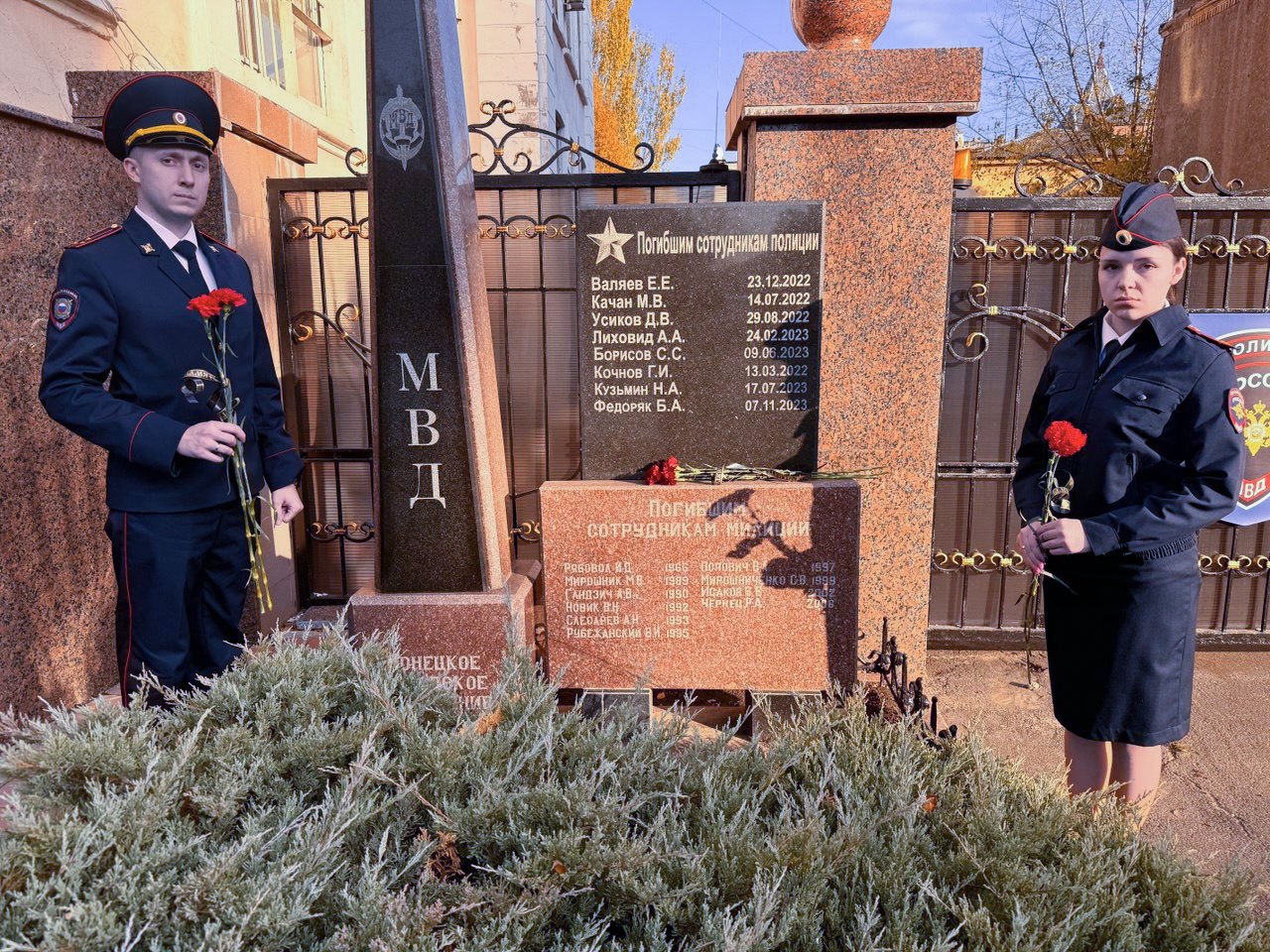 В Донецке увековечили память сотрудника полиции Богдана Федоряка, погибшего при исполнении служебного долга В Донецке увековечили память сотрудника полиции Богдана Федоряка, погибшего при исполнении служебного долга