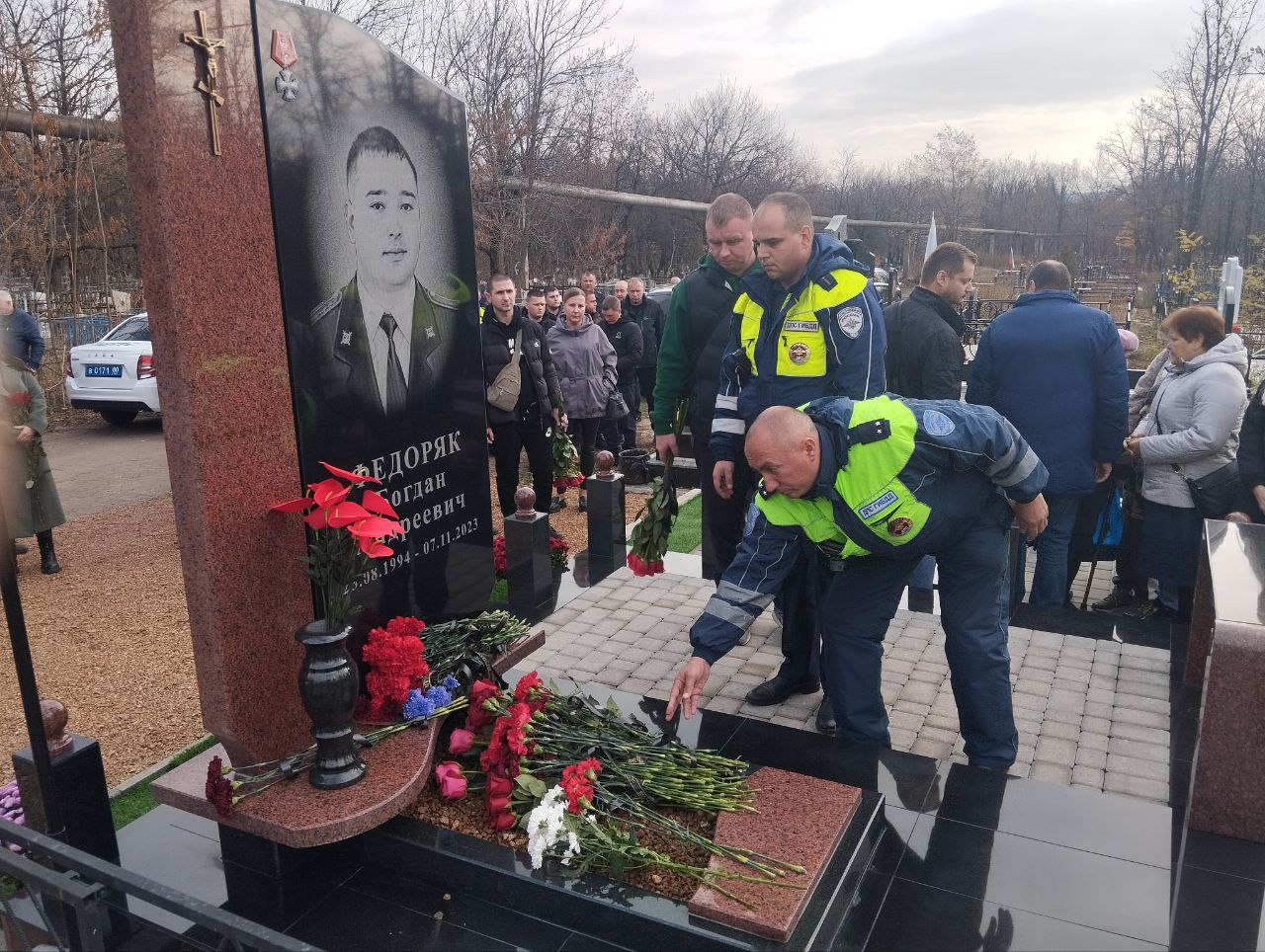 В Донецке увековечили память сотрудника полиции Богдана Федоряка, погибшего при исполнении служебного долга В Донецке увековечили память сотрудника полиции Богдана Федоряка, погибшего при исполнении служебного долга