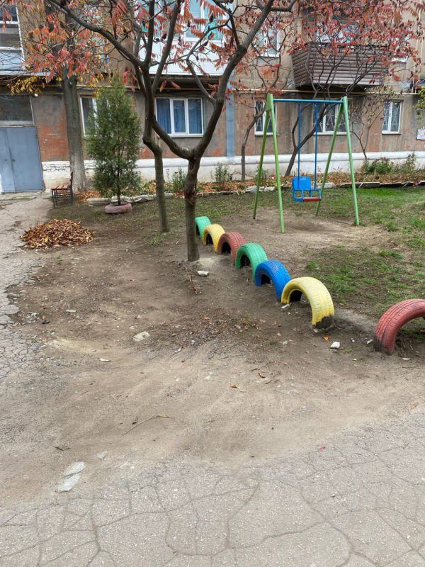 В Кировском поддерживают чистоту во дворах В Кировском поддерживают чистоту во дворах