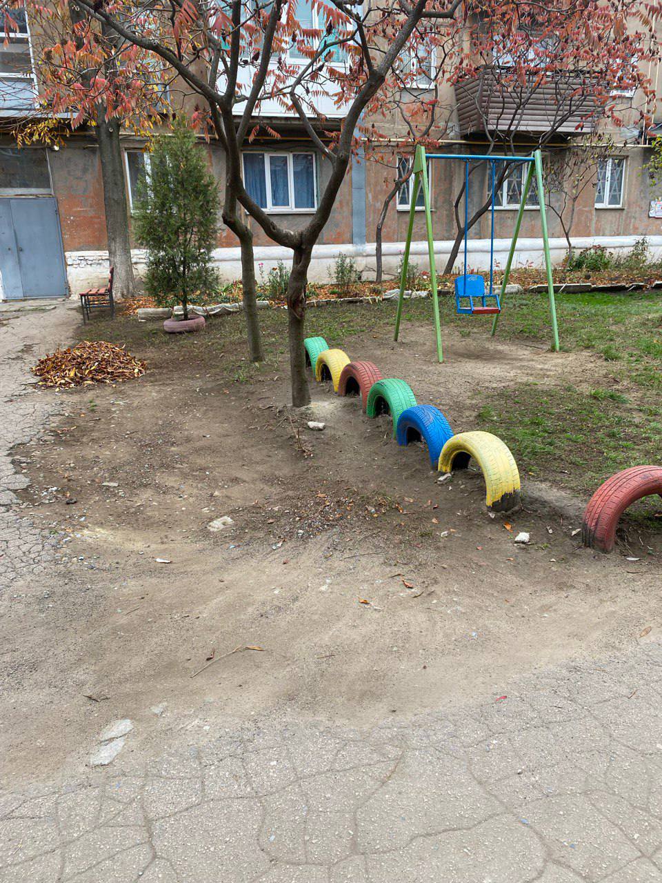 В Кировском поддерживают чистоту во дворах В Кировском поддерживают чистоту во дворах