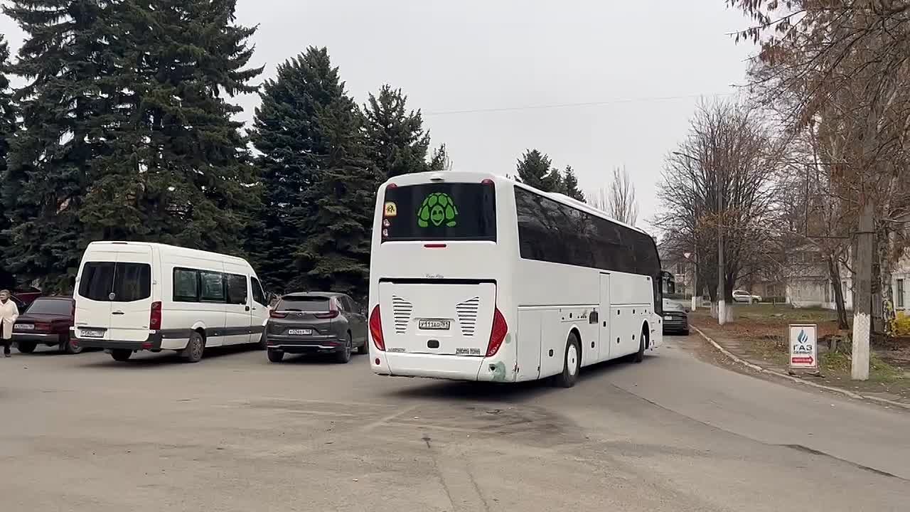 В рамках проекта "Университетские смены" 30 ребят из Шахтёрска и Шахтёрского района, преодолев расстояние более 10000 км, прибыли на остров Сахалин в город Южно-Сахалинск