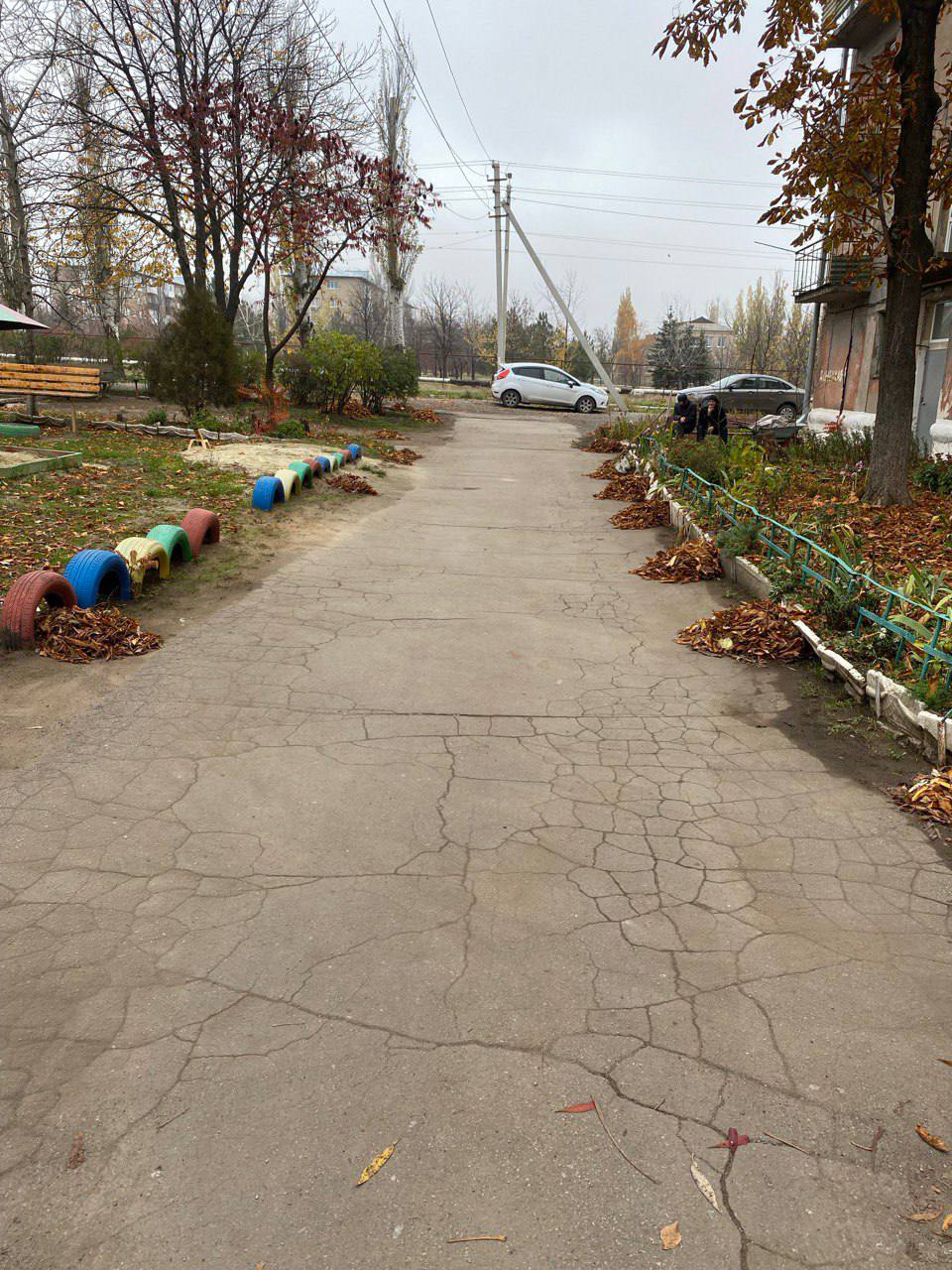 В Кировском поддерживают чистоту во дворах В Кировском поддерживают чистоту во дворах