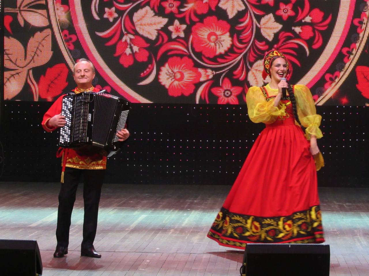 Михаил Желтяков: В рамках празднования Дня народного единства ансамбль песни и танца «Донбасс» представил в Донецке свою масштабную программу «Многонациональный Донбасс» Михаил Желтяков: В рамках празднования Дня народного единства ансамбль песни и танца «Донбасс» представил в Донецке свою масштабную программу «Многонациональный Донбасс»