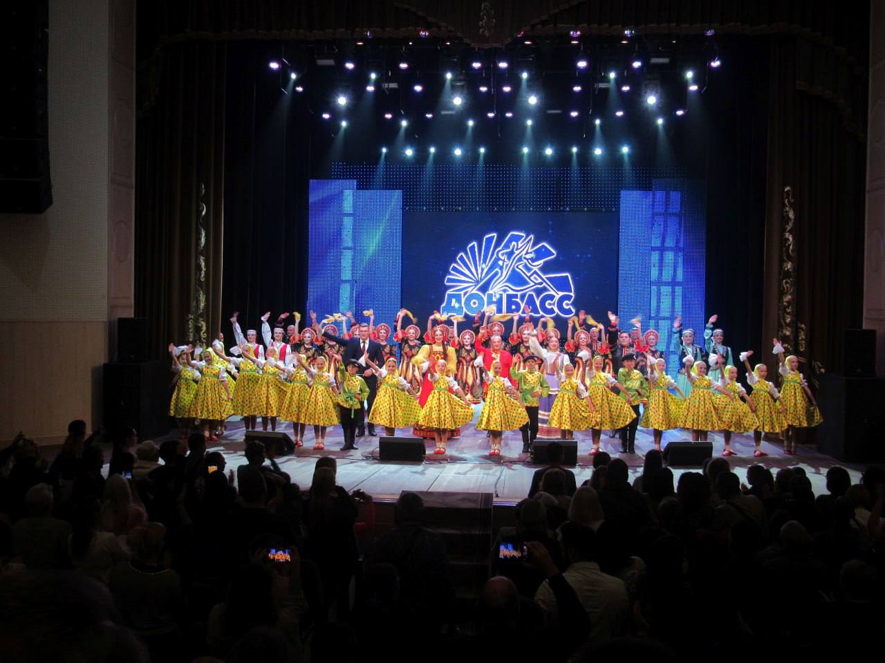 Михаил Желтяков: В рамках празднования Дня народного единства ансамбль песни и танца «Донбасс» представил в Донецке свою масштабную программу «Многонациональный Донбасс» Михаил Желтяков: В рамках празднования Дня народного единства ансамбль песни и танца «Донбасс» представил в Донецке свою масштабную программу «Многонациональный Донбасс»