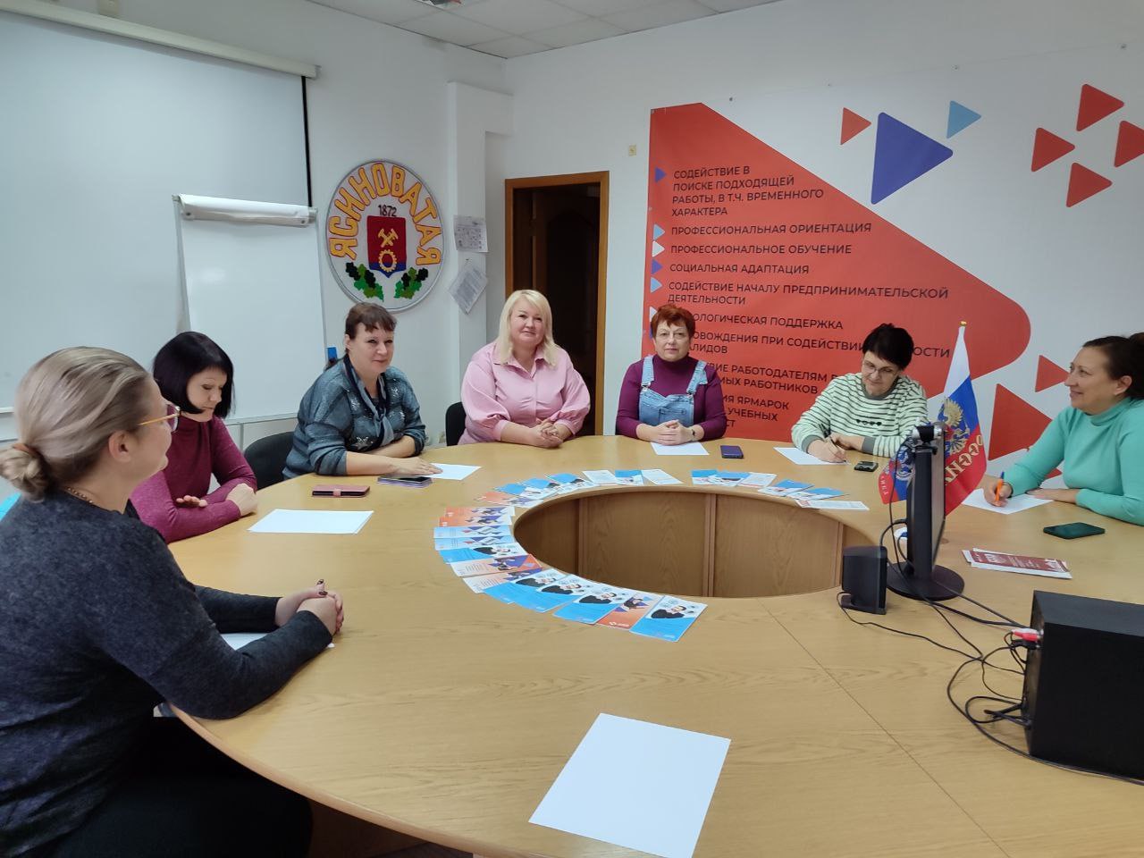 7 ноября 2025 года в ГКУ «Ясиноватский ГЦЗ» состоялась рабочая встреча с социальными координаторами Фонда «Защитники Отечества» «Время возможностей»