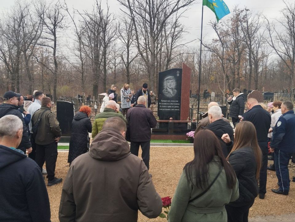 В Донецке увековечили память сотрудника полиции Богдана Федоряка, погибшего при исполнении служебного долга