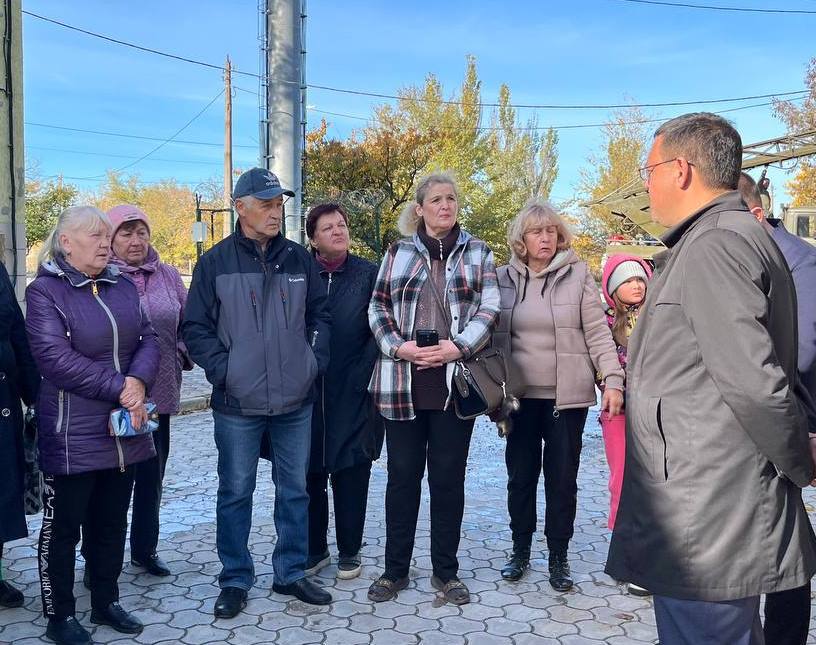 Член Общественного совета муниципального образования городской округ Мариуполь Георгий Алакозов принял участие во встрече депутата Мариупольского городского совета Посламовского М.Ю. с жителями Мариуполя, в частности поселка... Член Общественного совета муниципального образования городской округ Мариуполь Георгий Алакозов принял участие во встрече депутата Мариупольского городского совета Посламовского М.Ю. с жителями Мариуполя, в частности поселка...