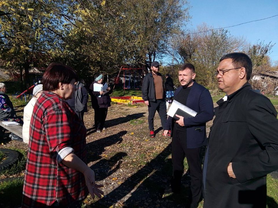 Член Общественного совета муниципального образования городской округ Мариуполь Георгий Алакозов принял участие во встрече депутата Мариупольского городского совета Посламовского М.Ю. с жителями Мариуполя, в частности поселка... Член Общественного совета муниципального образования городской округ Мариуполь Георгий Алакозов принял участие во встрече депутата Мариупольского городского совета Посламовского М.Ю. с жителями Мариуполя, в частности поселка...