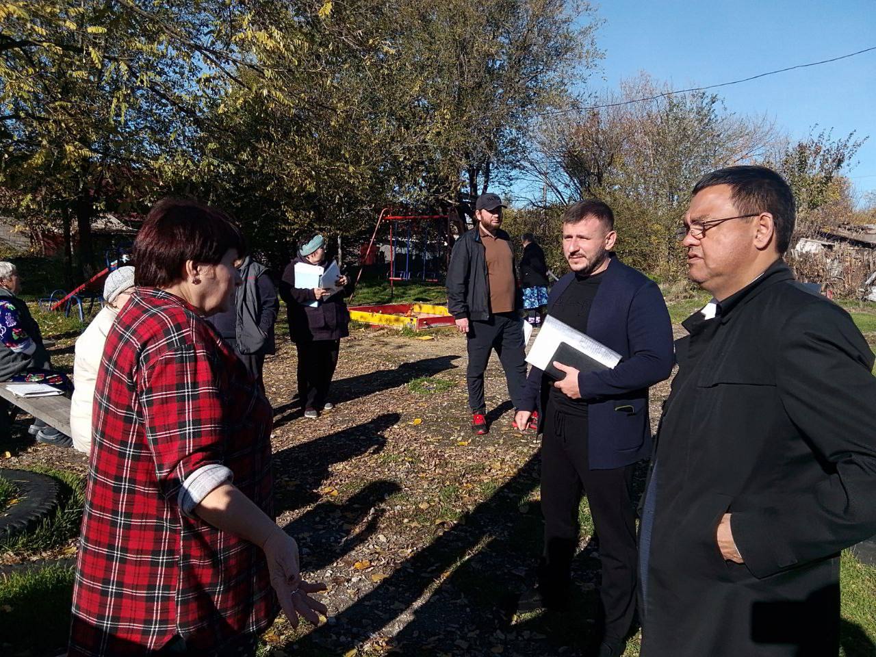 Член Общественного совета муниципального образования городской округ Мариуполь Георгий Алакозов принял участие во встрече депутата Мариупольского городского совета Посламовского М.Ю. с жителями Мариуполя, в частности поселка... Член Общественного совета муниципального образования городской округ Мариуполь Георгий Алакозов принял участие во встрече депутата Мариупольского городского совета Посламовского М.Ю. с жителями Мариуполя, в частности поселка...