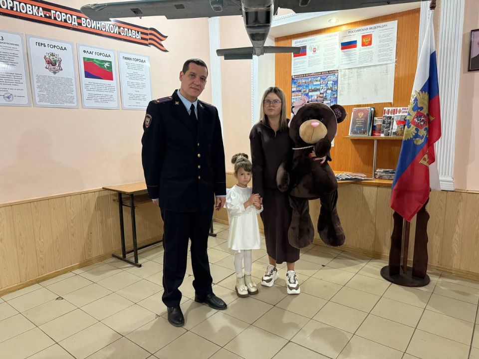 Полицейские Горловки почтили память павших коллег Полицейские Горловки почтили память павших коллег