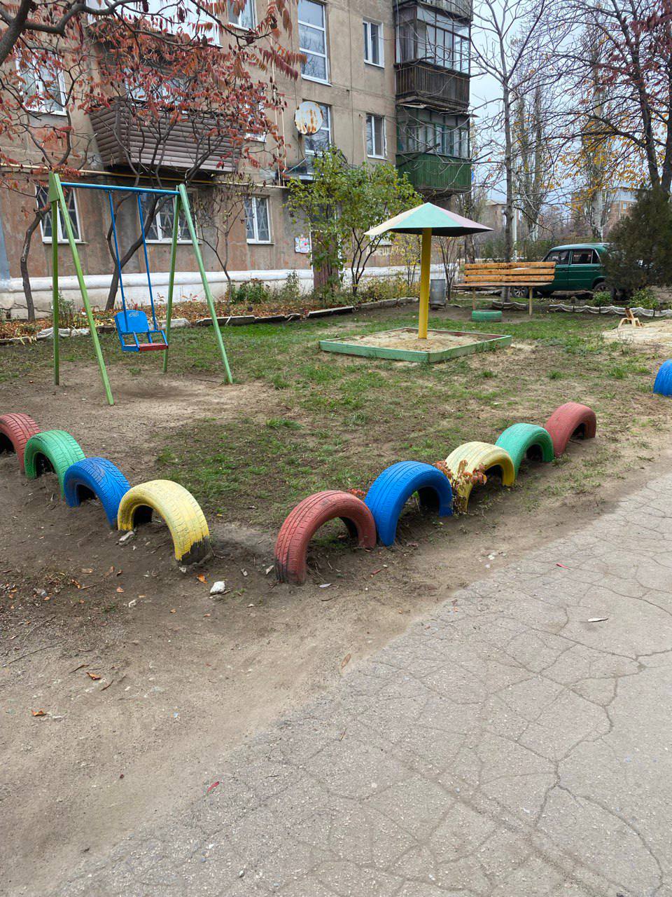 В Кировском поддерживают чистоту во дворах В Кировском поддерживают чистоту во дворах