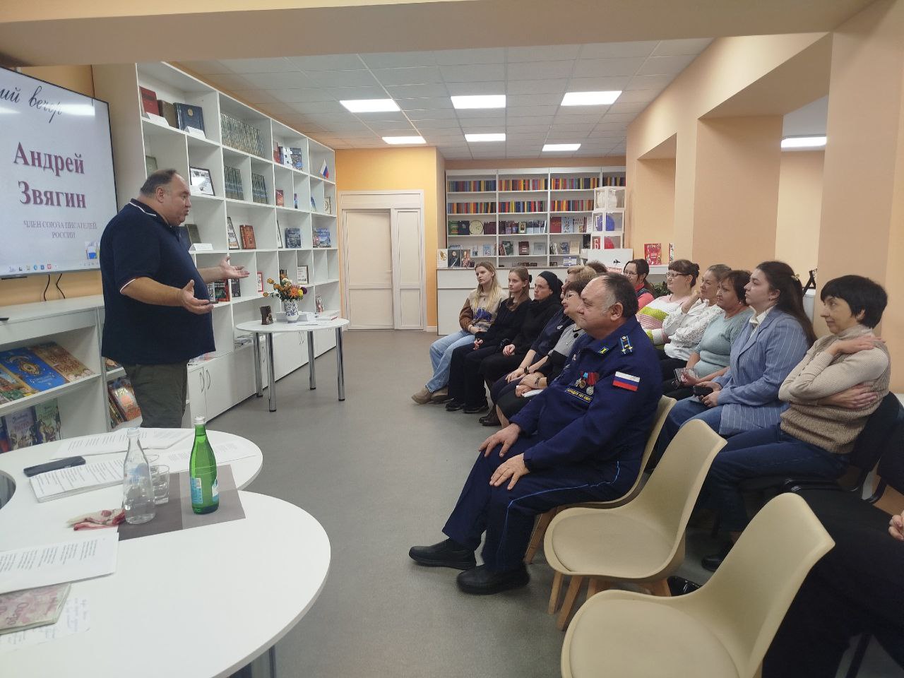 7 ноября 2025 года Ирина Моногарова, депутат Шахтерского муниципального совета от партии "Единая Россия", председатель Совета женщин Шахтерска посетила в Центральной городской библиотеке города Шахтерска творческий вечер с... 7 ноября 2025 года Ирина Моногарова, депутат Шахтерского муниципального совета от партии "Единая Россия", председатель Совета женщин Шахтерска посетила в Центральной городской библиотеке города Шахтерска творческий вечер с...