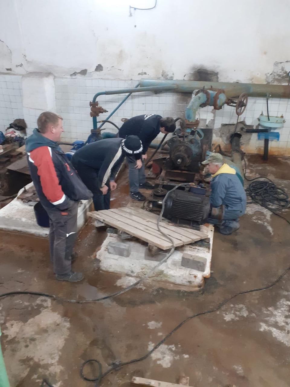 Специалисты из Ленобласти провели ремонт запорной арматуры на сетях водоснабжения Енакиево Специалисты из Ленобласти провели ремонт запорной арматуры на сетях водоснабжения Енакиево