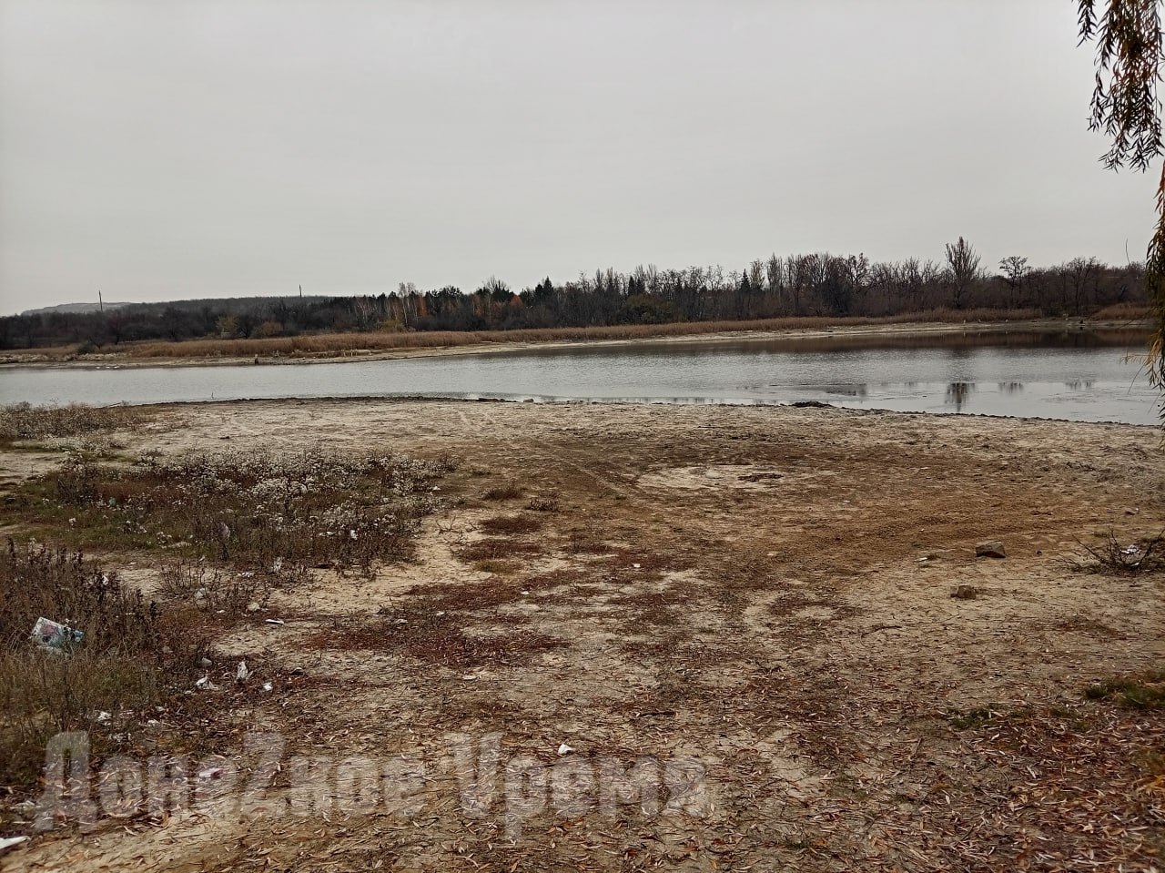 Дожди не помогли: из Питьевого пруда в Кировском районе Донецка продолжает убывать вода Дожди не помогли: из Питьевого пруда в Кировском районе Донецка продолжает убывать вода