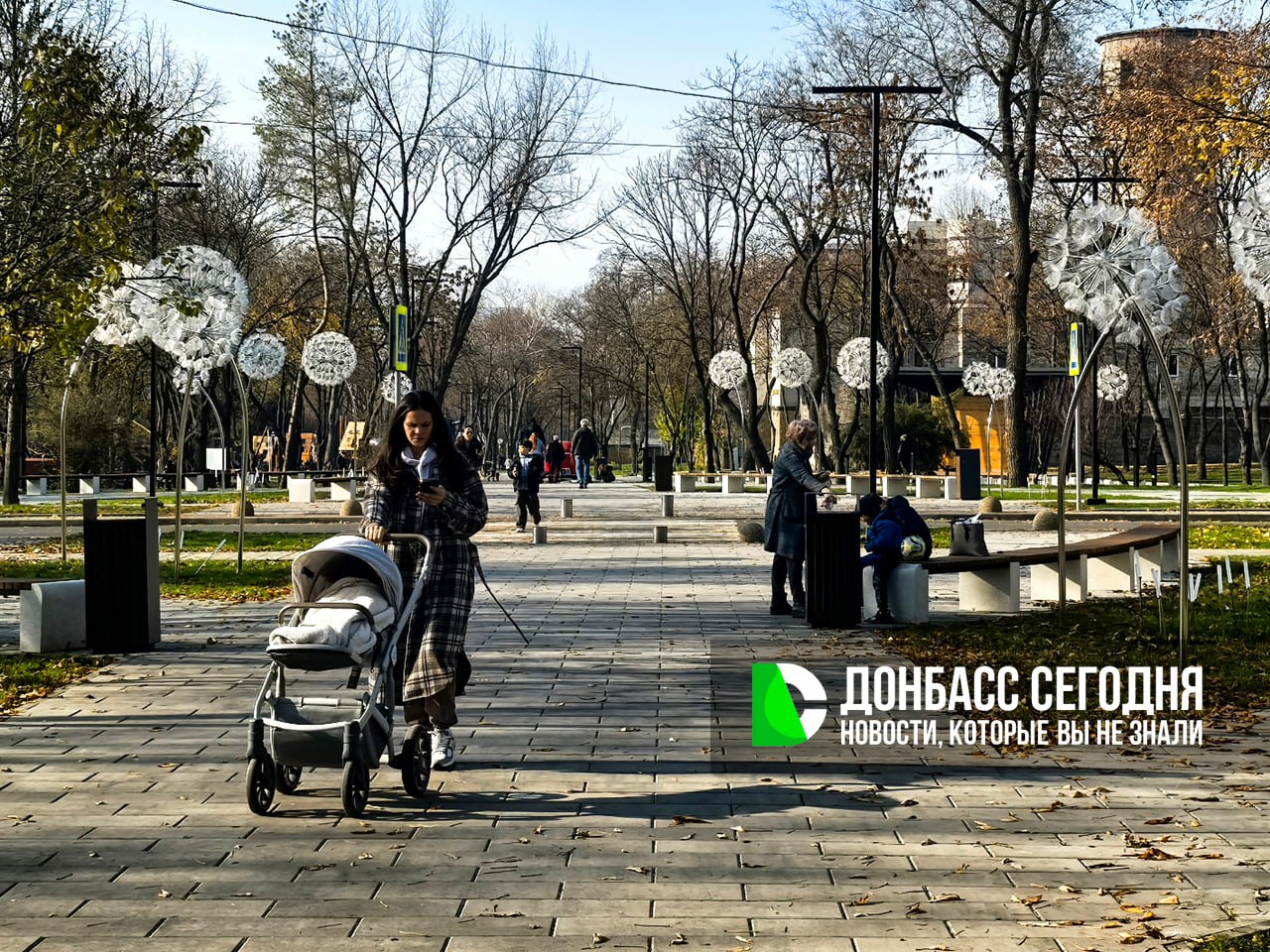 Дончане гуляют в обновлённом парке Гулливер даже в ноябре Дончане гуляют в обновлённом парке Гулливер даже в ноябре