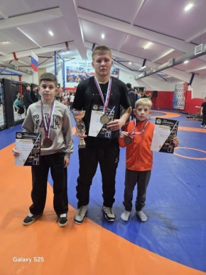 Турнир по вольной борьбе. 8 ноября команда спортивной школы городского округа Енакиево приняла участие во ІІ турнире по вольной борьбе среди юношей в честь основателя вольной борьбы в городе Новошахтинске Кофекиди Елефтера...