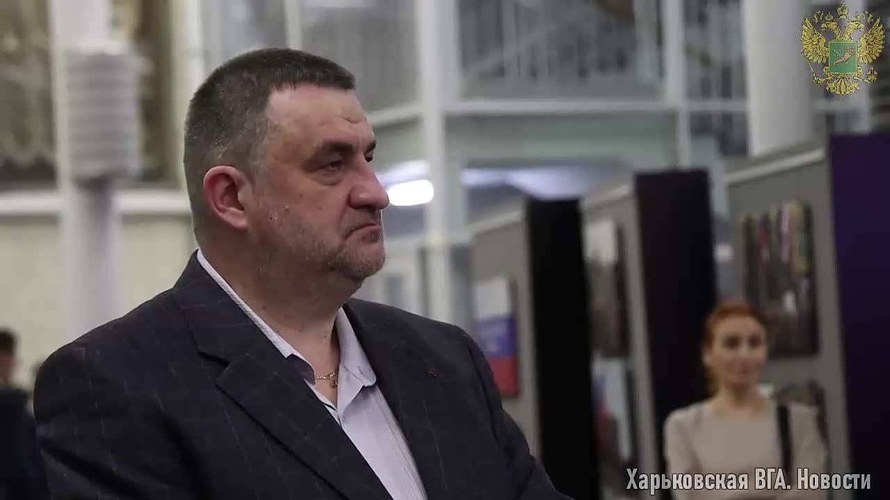 Глава Харьковской ВГА Виталий Ганчев открыл выставку «Харьковская весна», посвященную роли города в Русской весне