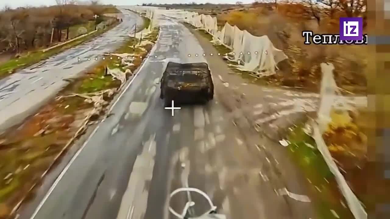 Операторы FPV-дронов "Южной" группировки войск уничтожили бронетранспортер и бронеавтомобиль ВСУ на Северском направлении