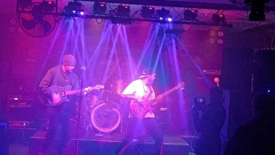 8 ноября в рамках акции «Камбэк» в Харцызском городском Дворце культуры состоялся рок-концерт с участием рок-шоу группы «Хата SKраю» и рок-группы агрессивных романсов «TAU-KITA» 8 ноября в рамках акции «Камбэк» в Харцызском городском Дворце культуры состоялся рок-концерт с участием рок-шоу группы «Хата SKраю» и рок-группы агрессивных романсов «TAU-KITA»