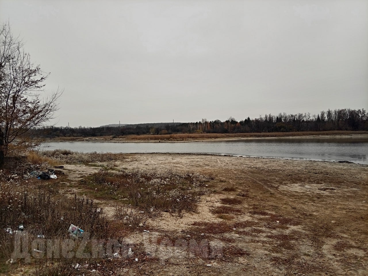 Дожди не помогли: из Питьевого пруда в Кировском районе Донецка продолжает убывать вода Дожди не помогли: из Питьевого пруда в Кировском районе Донецка продолжает убывать вода