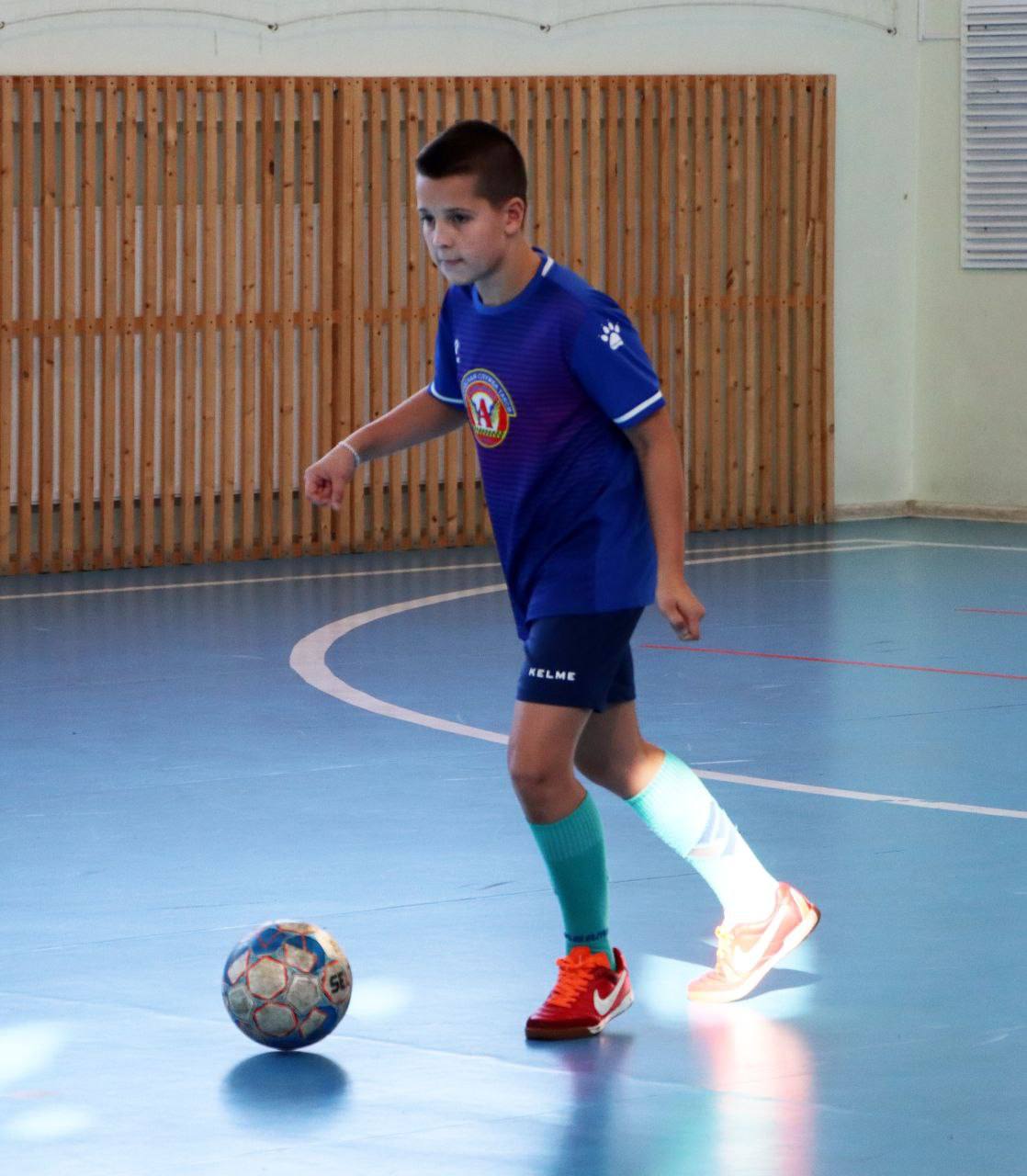 В Куйбышево, Ростовской области, 8 ноября прогремел стартовый свисток первого открытого детского турнира по мини-футболу! МБУ ДО СШ "Энергетик" г. Зугрэса ворвалась на эти соревнования, полная решимости и энтузиазма!