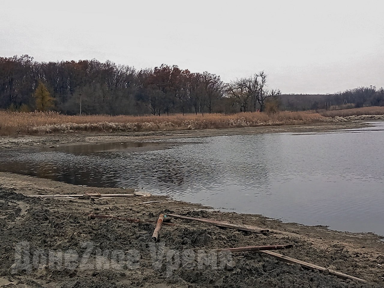 Дожди не помогли: из Питьевого пруда в Кировском районе Донецка продолжает убывать вода Дожди не помогли: из Питьевого пруда в Кировском районе Донецка продолжает убывать вода